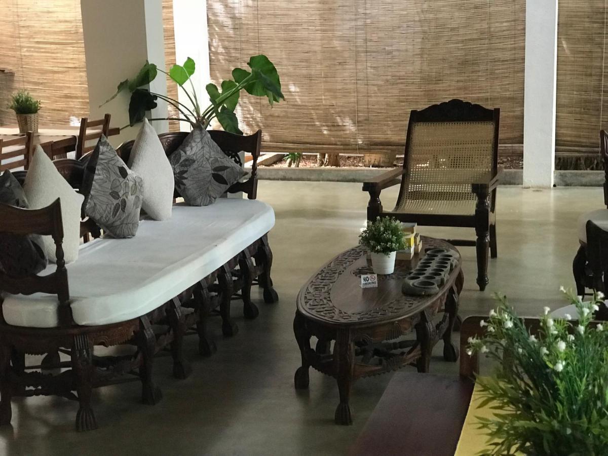 Sayura House Hotel Kolombo Bagian luar foto