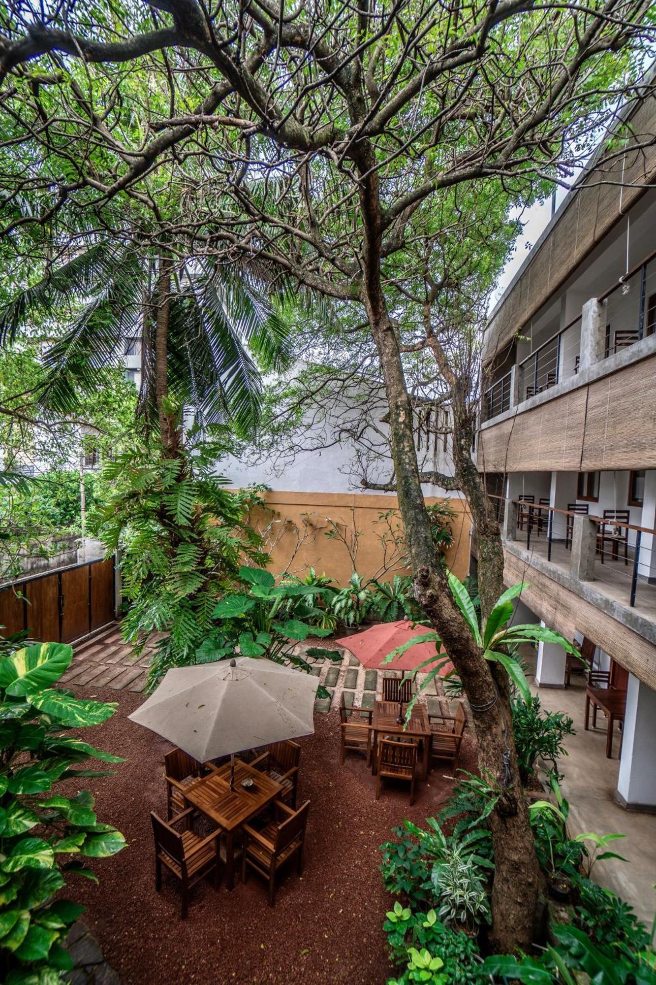 Sayura House Hotel Kolombo Bagian luar foto