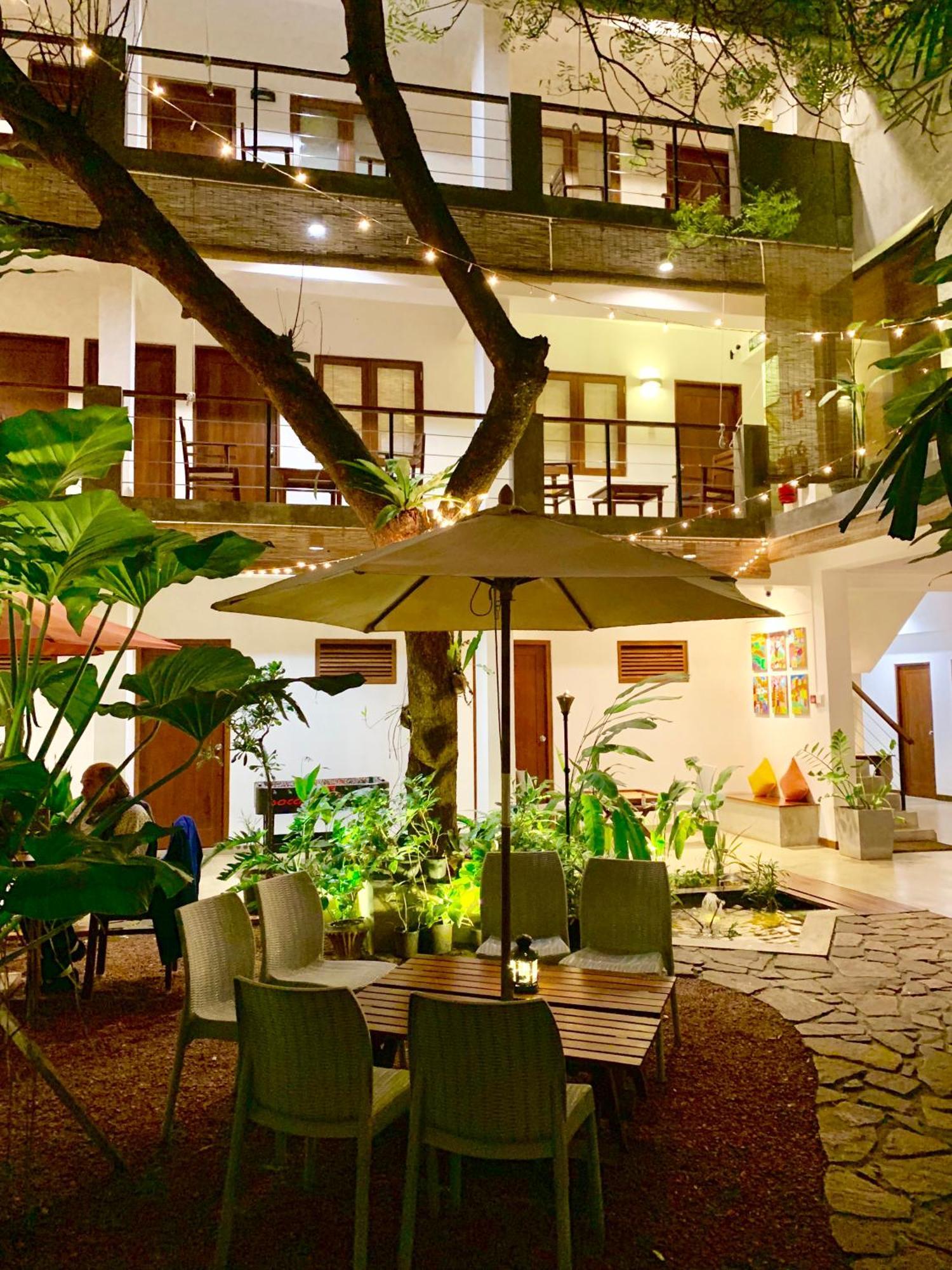 Sayura House Hotel Kolombo Bagian luar foto